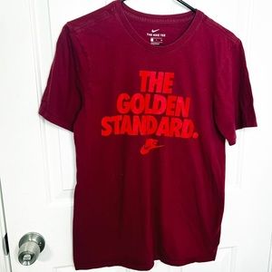 The Nike Graphic Tee Athletic Cut “The Golden Standard” Mens Small Red